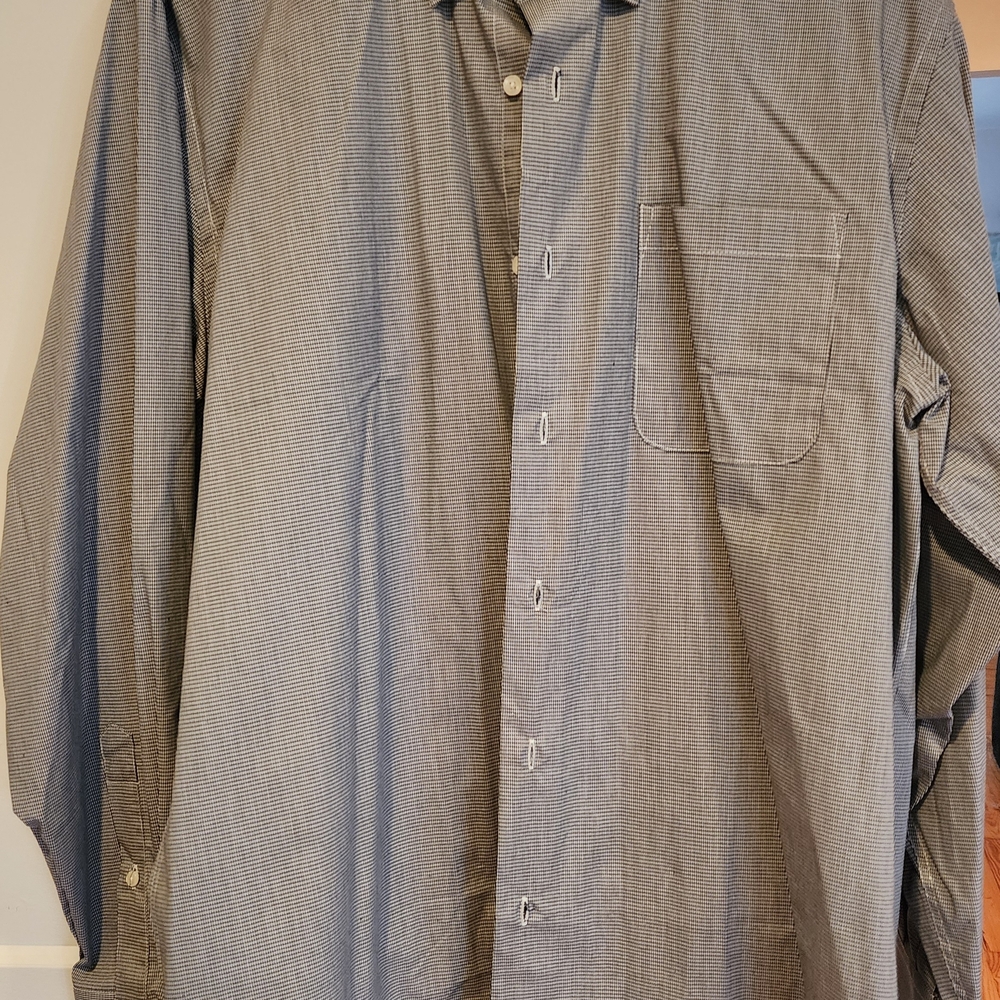Men's Gray Button-Up Shirt